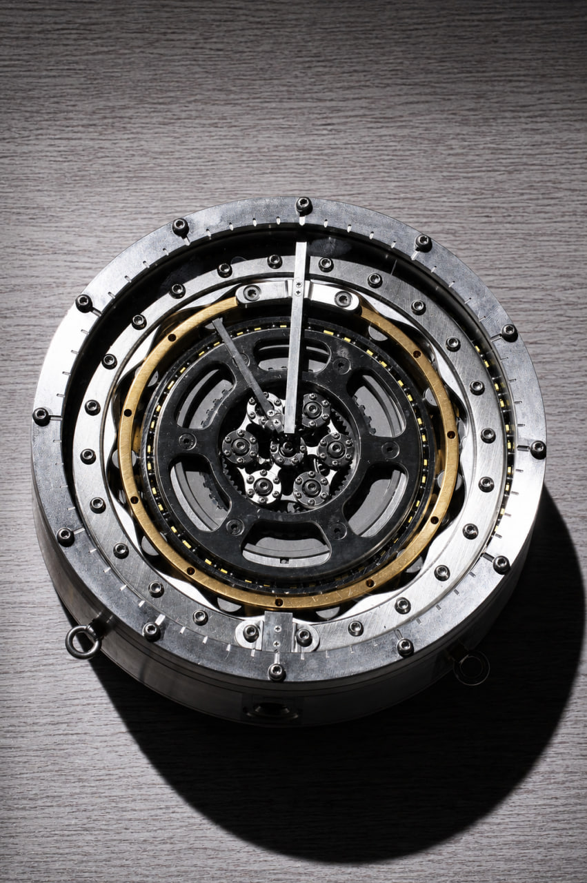 Kinetic Clock - visible drive with compound gear train